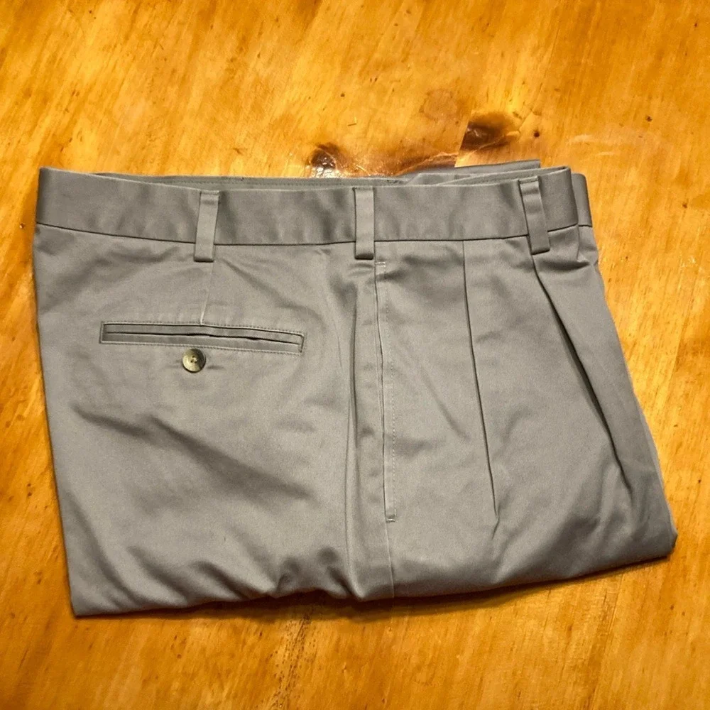 Jos. A. Bank Traveler's Collection‎ Pleated Chinos Mens 36x34 Grey Cotton Pants